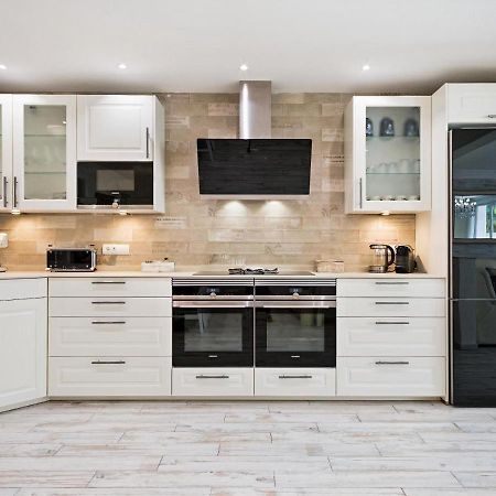 Sitges Spaces Mediterranean Apartments 4 Bedroom, 4 Bathroom, Huge Terrace, Jacuzzi- Sleeps 9 Eksteriør billede