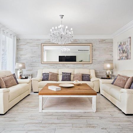 Sitges Spaces Mediterranean Apartments 4 Bedroom, 4 Bathroom, Huge Terrace, Jacuzzi- Sleeps 9 Eksteriør billede