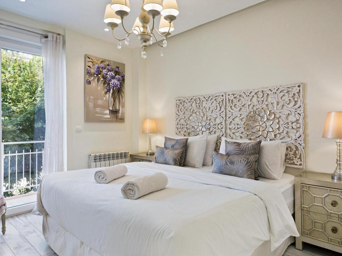 Sitges Spaces Mediterranean Apartments 4 Bedroom, 4 Bathroom, Huge Terrace, Jacuzzi- Sleeps 9 Eksteriør billede