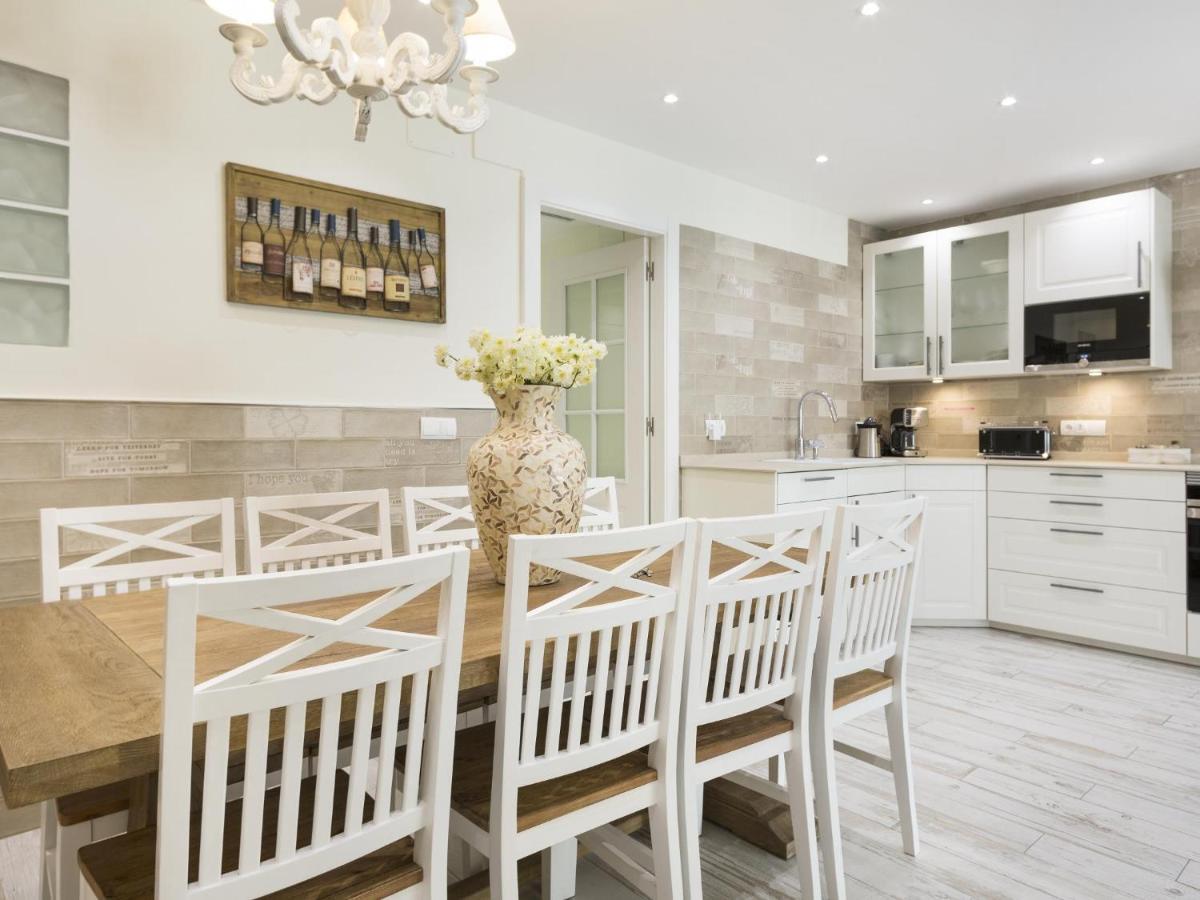 Sitges Spaces Mediterranean Apartments 4 Bedroom, 4 Bathroom, Huge Terrace, Jacuzzi- Sleeps 9 Eksteriør billede