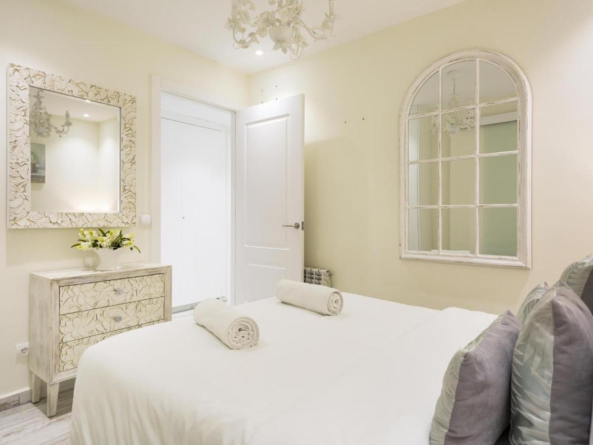 Sitges Spaces Mediterranean Apartments 4 Bedroom, 4 Bathroom, Huge Terrace, Jacuzzi- Sleeps 9 Eksteriør billede