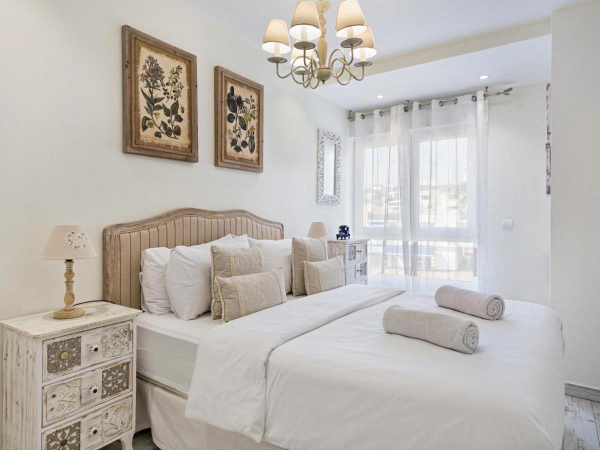 Sitges Spaces Mediterranean Apartments 4 Bedroom, 4 Bathroom, Huge Terrace, Jacuzzi- Sleeps 9 Eksteriør billede
