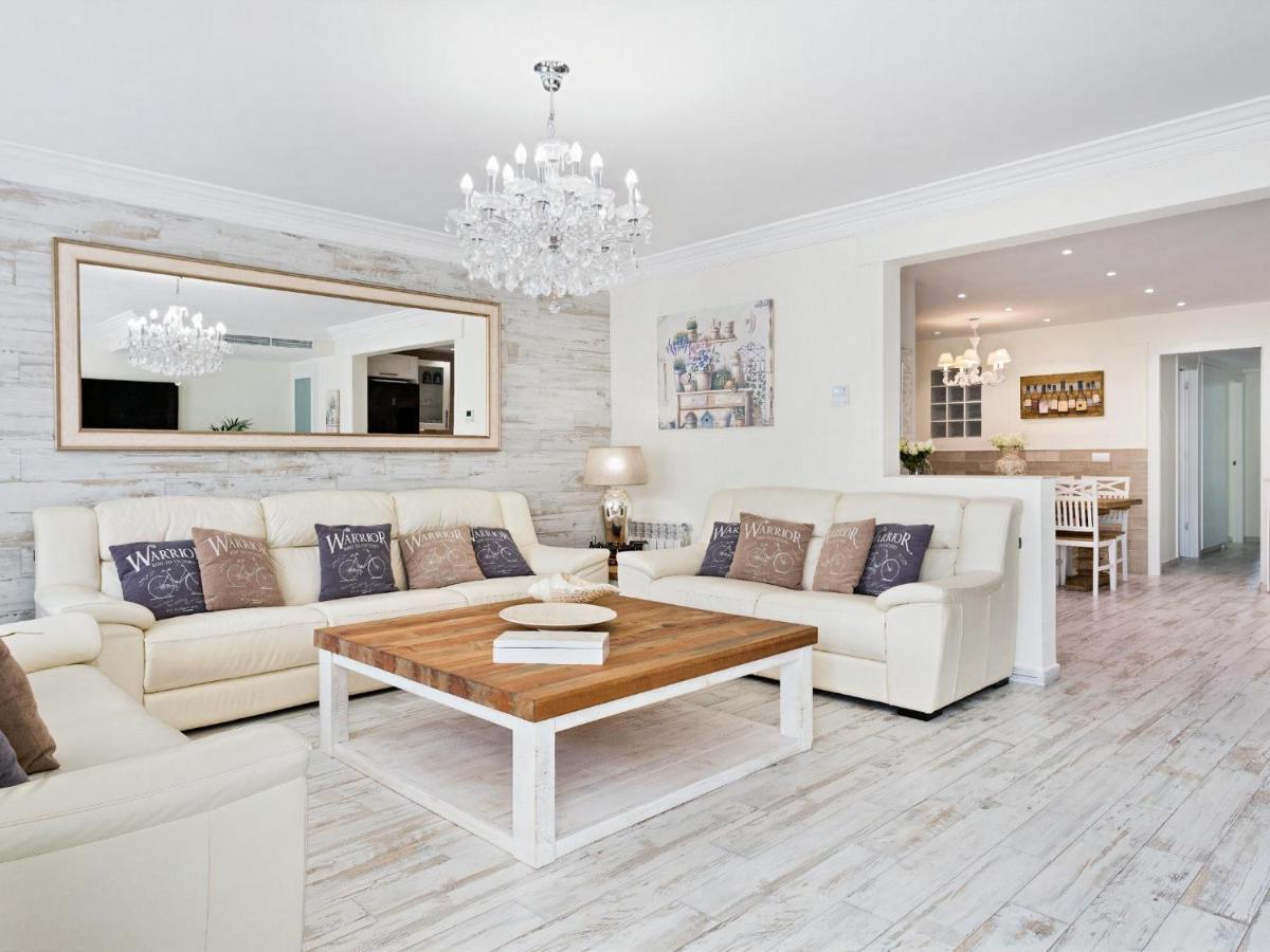 Sitges Spaces Mediterranean Apartments 4 Bedroom, 4 Bathroom, Huge Terrace, Jacuzzi- Sleeps 9 Eksteriør billede