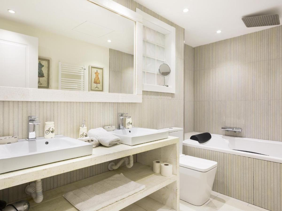 Sitges Spaces Mediterranean Apartments 4 Bedroom, 4 Bathroom, Huge Terrace, Jacuzzi- Sleeps 9 Eksteriør billede
